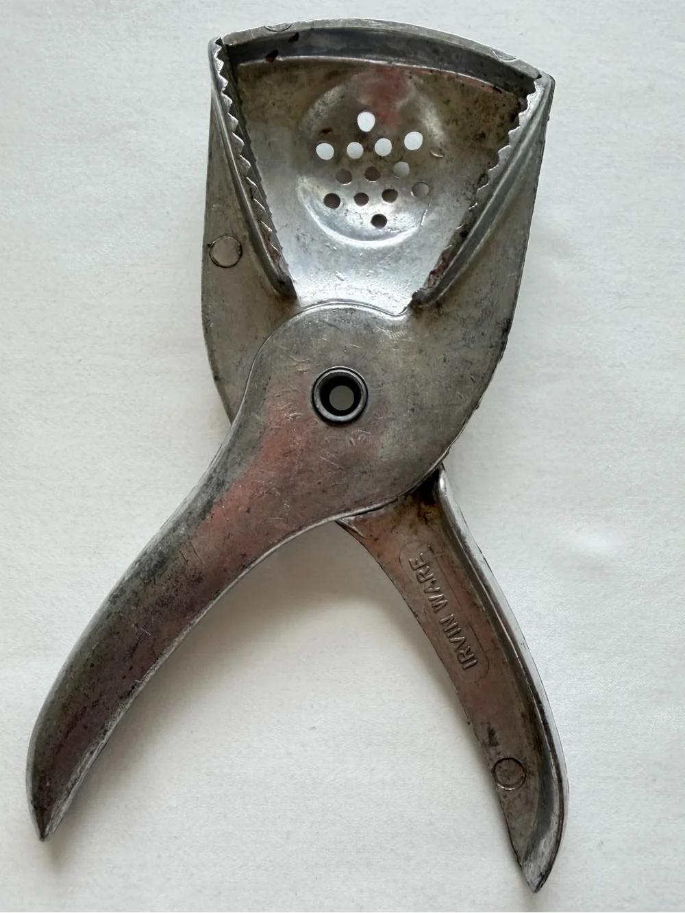 Vintage Irvin Ware Hand Held Citrus Squeezer/Juicer Made In The USA
